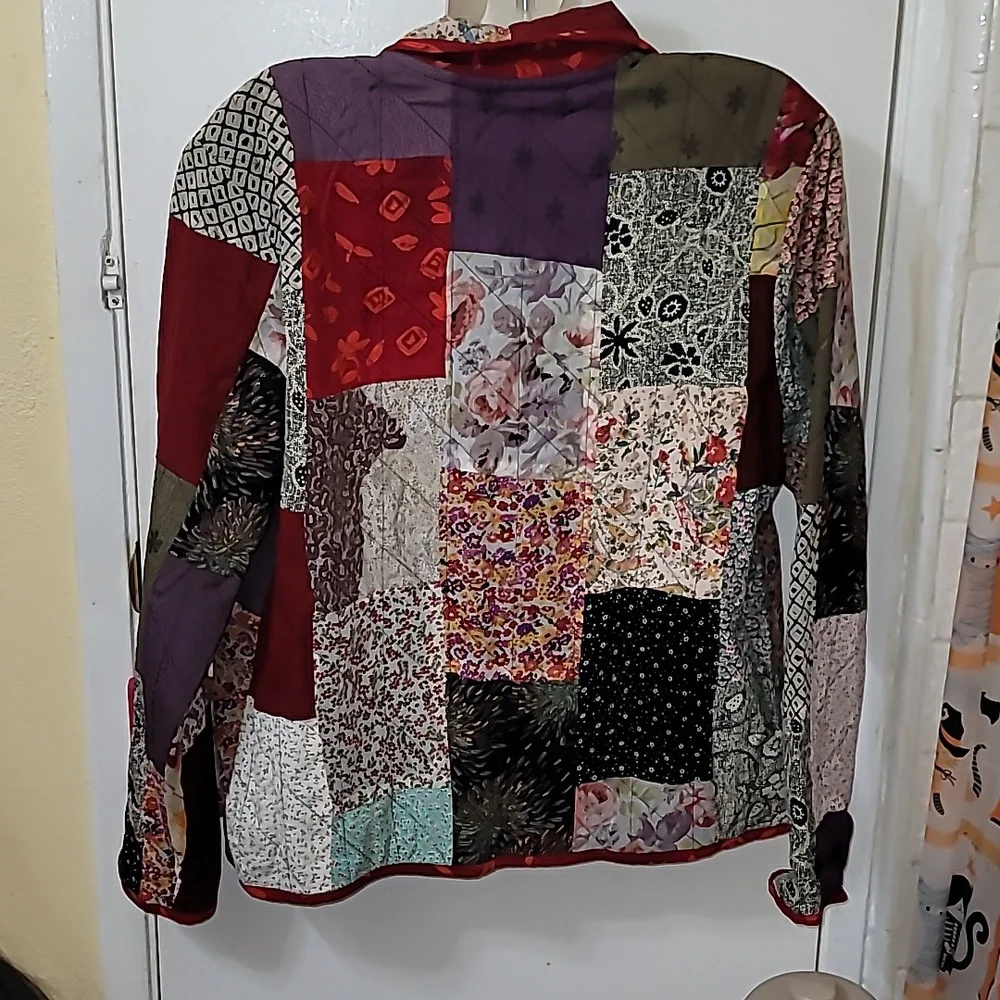 Patchwork jacket small quilted design all over floral print pockets rayon